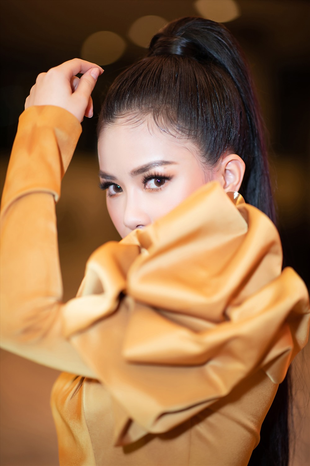 Dương Hoàng Yến có sự thay đổi phong cách rõ rệt trong cả âm nhạc lẫn hình ảnh.