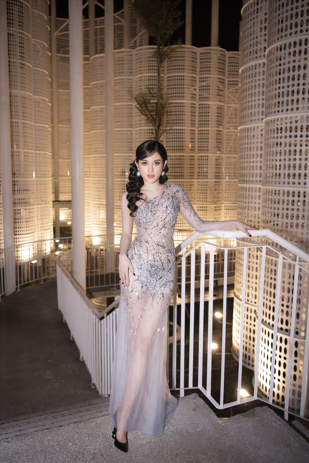 Á hậu Huyền My khoe đường cong gợi cảm khi tham dự sự kiện tại TP. HCM. Ảnh: NVCC.