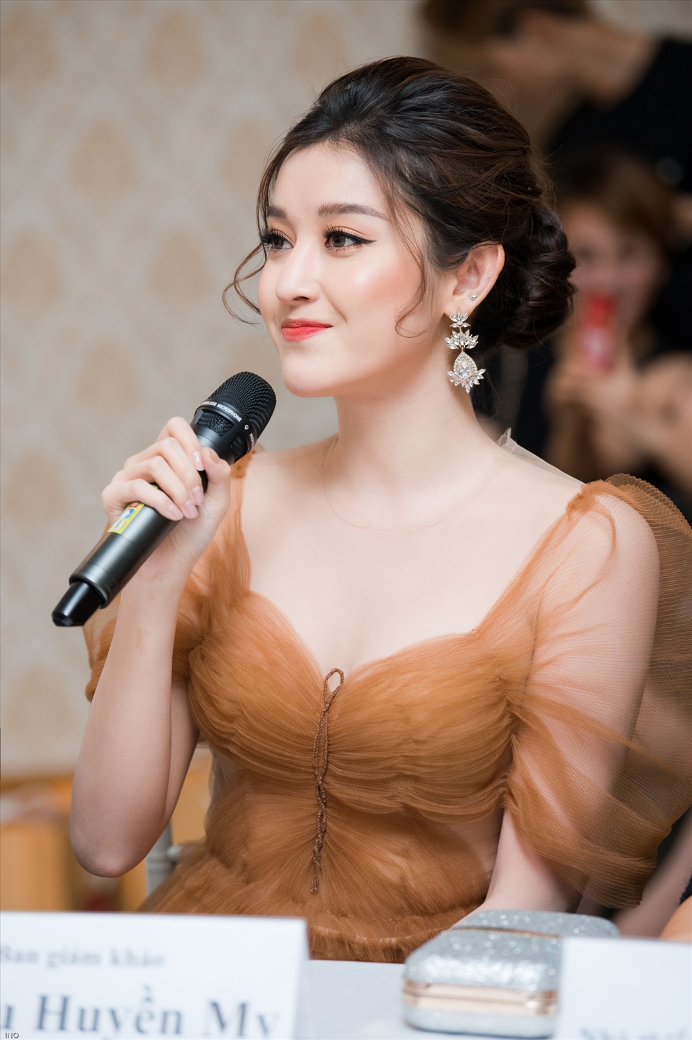 Làm giám khảo trong “Đêm hội