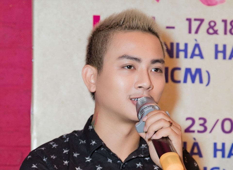 Hoài Lâm lần đầu diễn vai kép chính cải lương. Hoài Lâm lần đầu diễn vai kép chính cải lương.