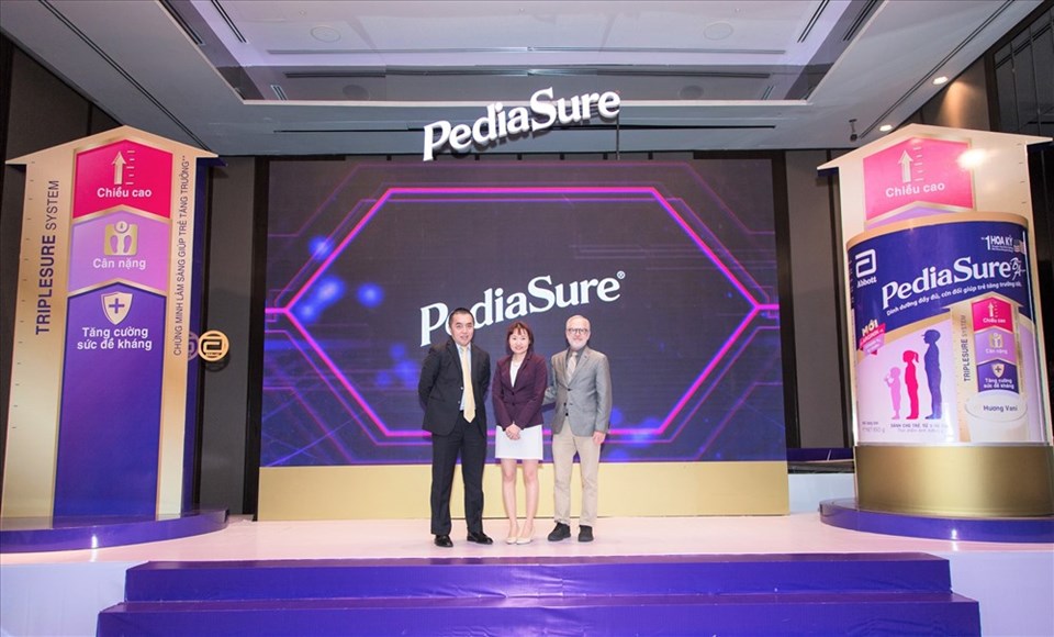 Việt Nam chính thức trở thành thị trường đầu tiên đón nhận sản phẩm PediaSure mới với công thức cải tiến đột phá. Việt Nam chính thức trở thành thị trường đầu tiên đón nhận sản phẩm PediaSure mới với công thức cải tiến đột phá.
