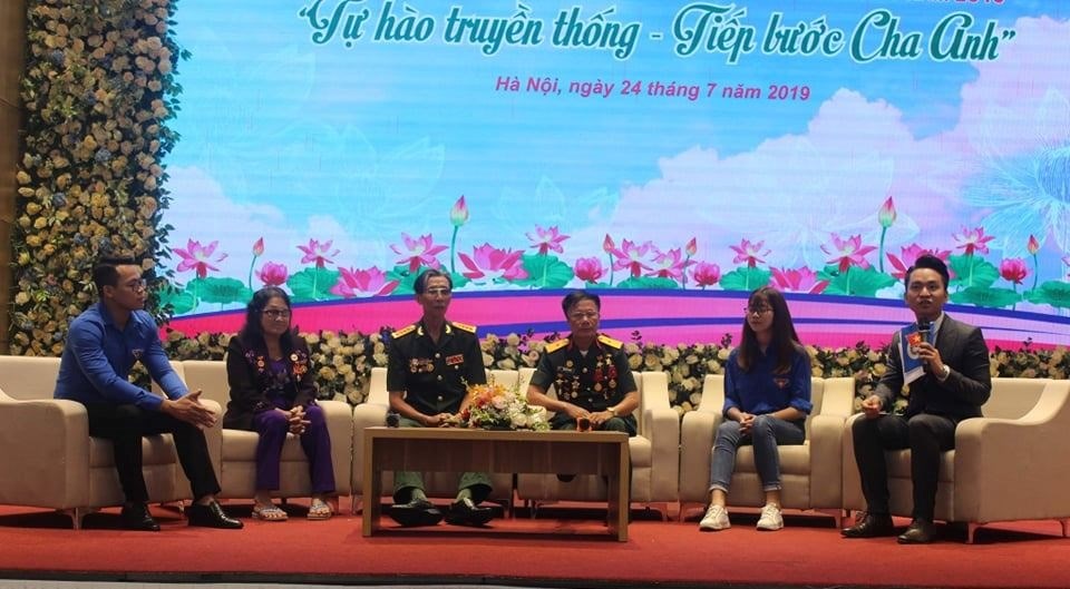 Các cô chú thương binh nặng giao lưu cùng thế hệ trẻ. Ảnh PV Các cô chú thương binh nặng giao lưu cùng thế hệ trẻ. Ảnh PV