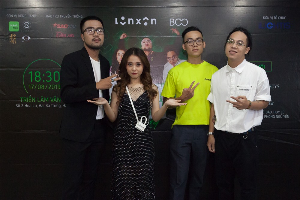 Lộn Xộn Band trong buổi họp báo công bố liveshow “Tự dưng show 2019“. Ảnh: T. L.