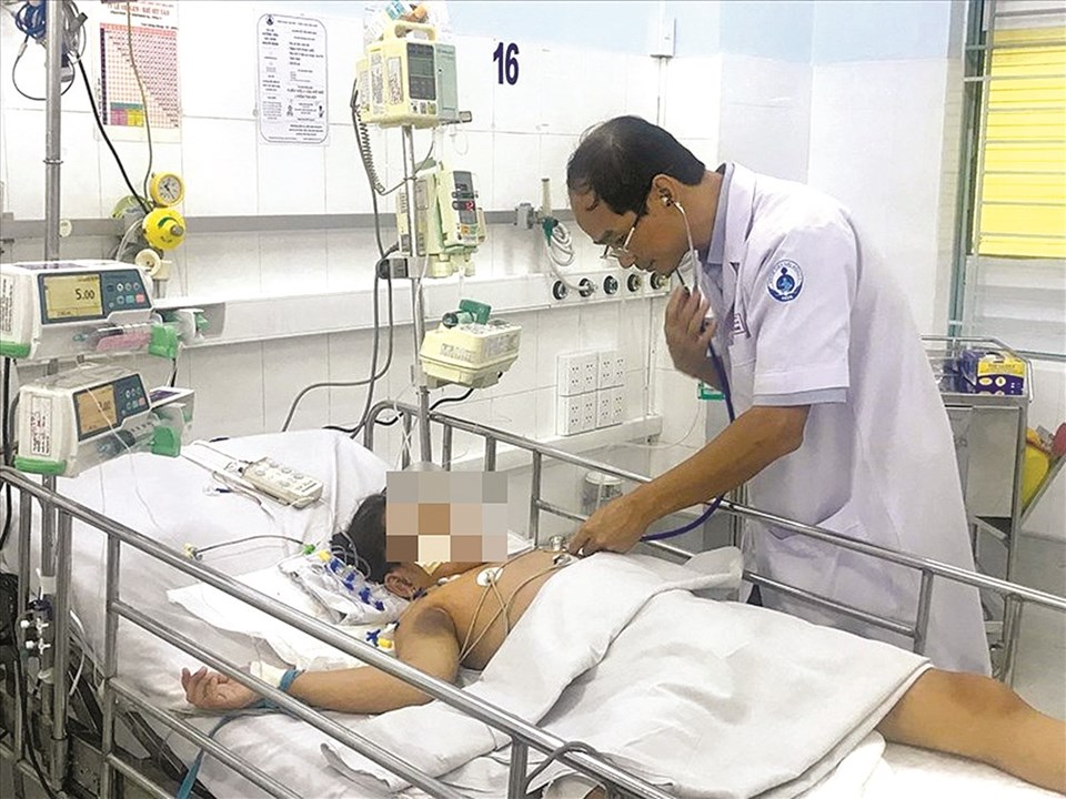 Cháu T được cứu sống ngoạn mục. Ảnh: H.L Cháu T được cứu sống ngoạn mục. Ảnh: H.L