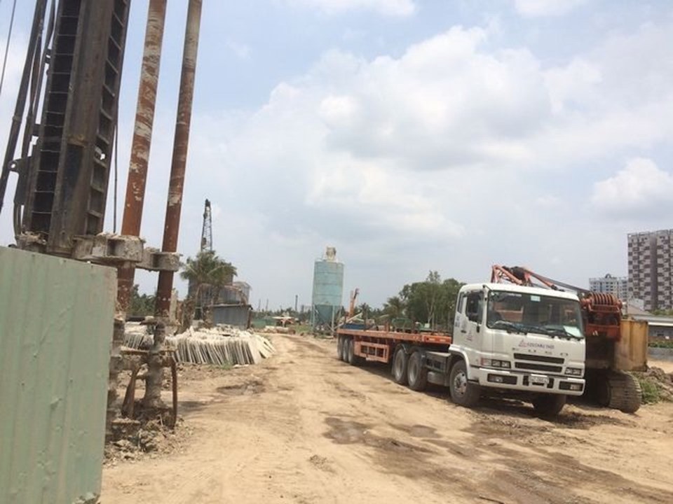 Dự án vành đai 2, đoạn Phạm Văn Đồng - nút giao Gò Dưa động thổ từ năm 2015 nhưng đến nay chỉ là từng đoạn công trường ngổn ngang. Ảnh: Quốc Anh Dự án vành đai 2, đoạn Phạm Văn Đồng - nút giao Gò Dưa động thổ từ năm 2015 nhưng đến nay chỉ là từng đoạn công trường ngổn ngang. Ảnh: Quốc Anh