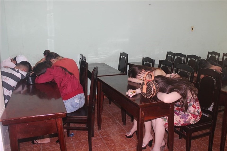 Các đối tượng "chơi" ma túy tại TP.Biên Hòa, Đồng Nai tại cơ quan công an. Ảnh minh họa Các đối tượng "chơi" ma túy tại TP.Biên Hòa, Đồng Nai tại cơ quan công an. Ảnh minh họa