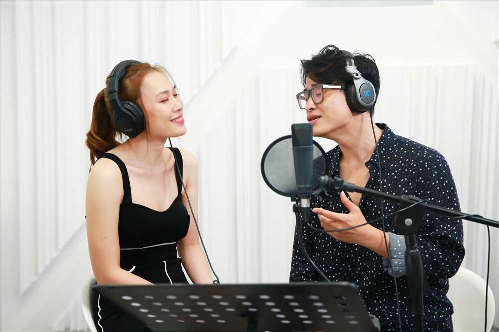 Mỹ Tâm thu âm bản song ca với nam ca sĩ Hà Anh Tuấn. Ảnh: Thắng Đặng.