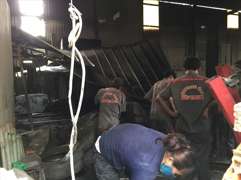 Hỏa hoạn thiêu rụi nhiều tài sản trong garage ô tô.