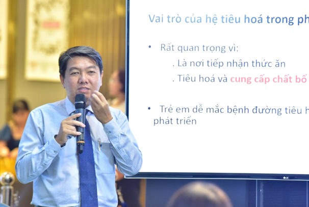 PGS.TS.BS Anh Tuấn phân tích tính ưu việt của đạm tự nhiên để giúp bé có hệ tiêu hóa khỏe mạnh