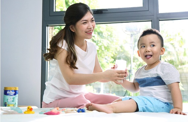 Chọn sữa có nguồn đạm tự nhiên, mẹ đã cho con một hệ tiêu hóa khỏe mạnh