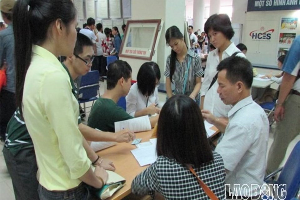 Người lao động được giới thiệu việc làm tại Trung tâm dịch vụ việc làm. Ảnh PV. Người lao động được giới thiệu việc làm tại Trung tâm dịch vụ việc làm. Ảnh PV.