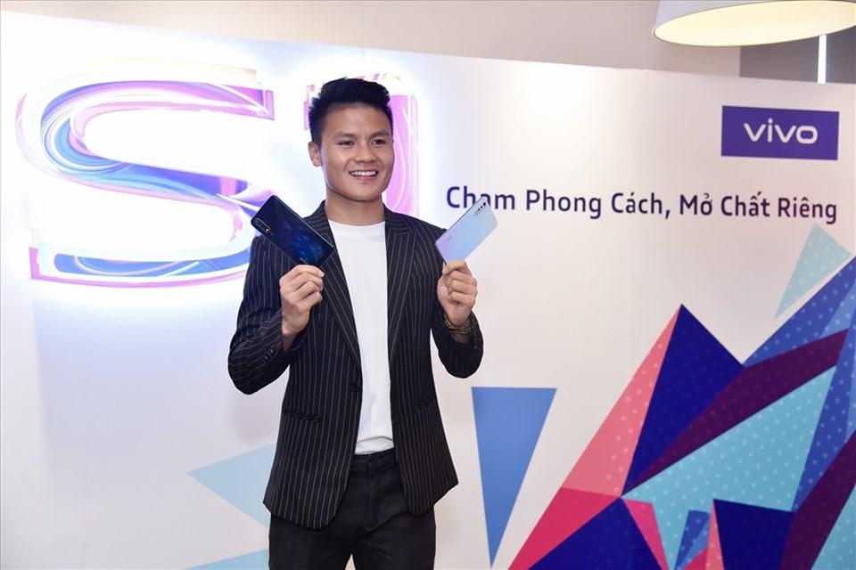 Cầu thủ Quang Hải tại sự kiện ra mắt Vivo S1 tại TP.HCM. Cầu thủ Quang Hải tại sự kiện ra mắt Vivo S1 tại TP.HCM.
