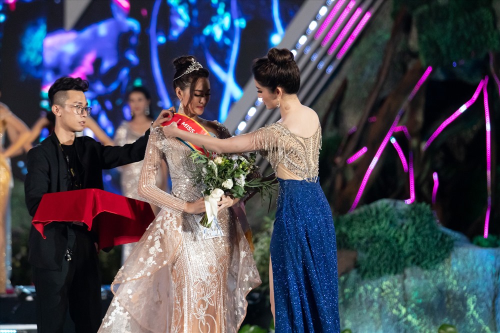 Huyền My cũng đánh giá cao nhan sắc lẫn vẻ đẹp trí tuệ Á hậu 2 Tường San.
