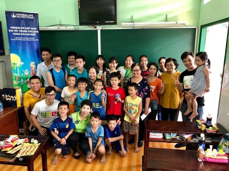 Ngày 7/9, Thành viên và nhân vViên Herbalife Việt Nam tặng quà và tổ chức các hoạt động vui chơi cho hơn 150 em nhỏ tại 7 Mái Ấm thuộc Hội Phụ Nữ Từ Thiện TPHCM Ngày 7/9, Thành viên và nhân vViên Herbalife Việt Nam tặng quà và tổ chức các hoạt động vui chơi cho hơn 150 em nhỏ tại 7 Mái Ấm thuộc Hội Phụ Nữ Từ Thiện TPHCM