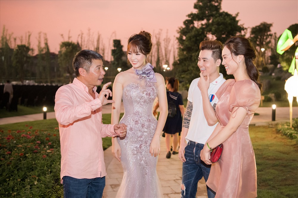 NSND Công Lý không ngại gọi Á hậu Thuỵ Vân là chị bởi mối quan hệ gia đình giữa bạn gái.
