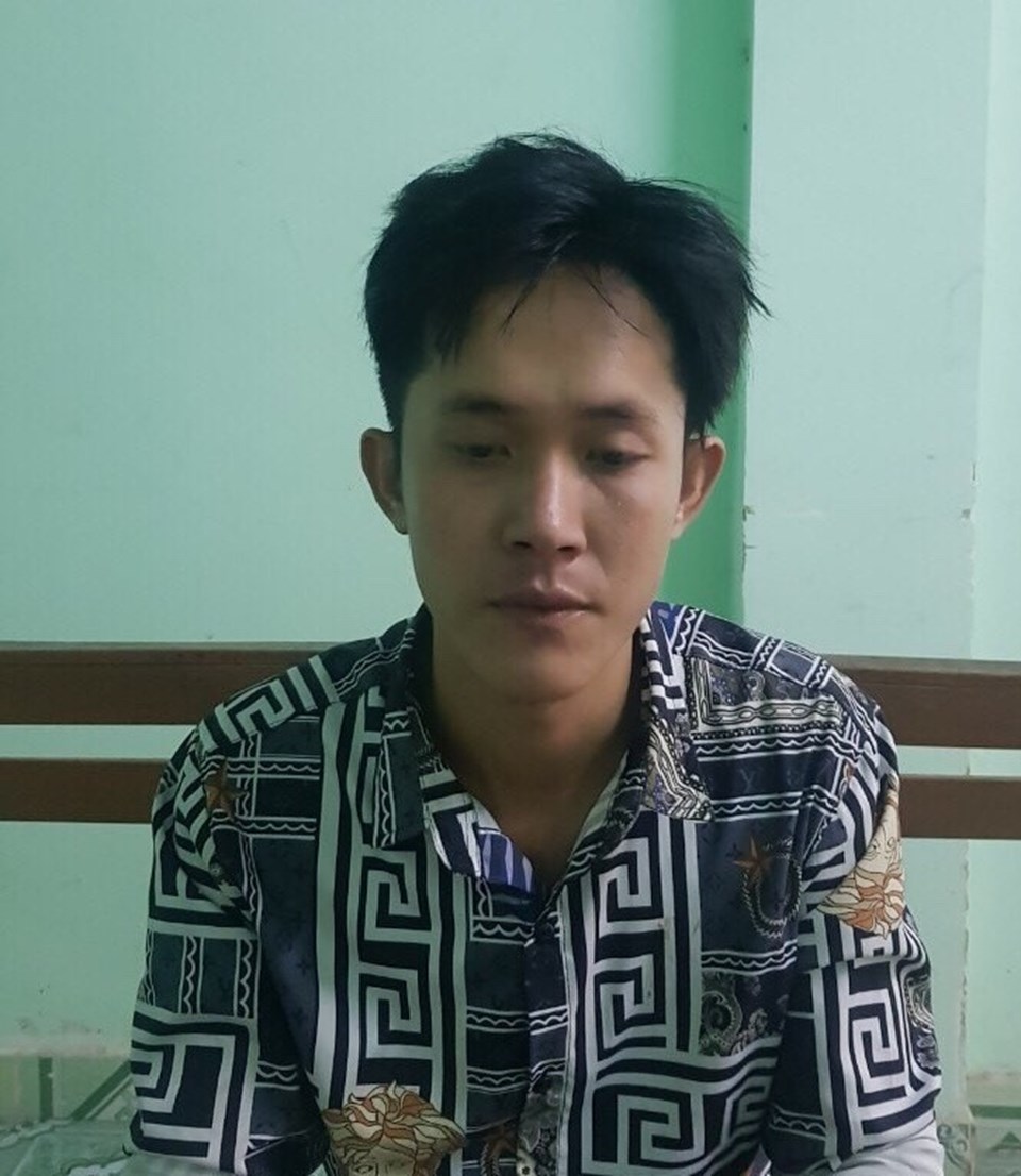 Đối tượng Dương Văn Qúy tại cơ quan công an. Đối tượng Dương Văn Qúy tại cơ quan công an.