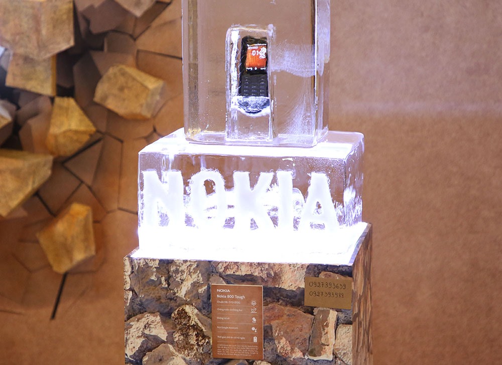 Nokia 800 Tough.
