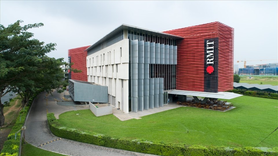 Đại học RMIT thăng 60 hạng trên Bảng xếp hạng các trường đại học hàng đầu thế giới 2020 của tạp chí Times Higher Education. Đại học RMIT thăng 60 hạng trên Bảng xếp hạng các trường đại học hàng đầu thế giới 2020 của tạp chí Times Higher Education.