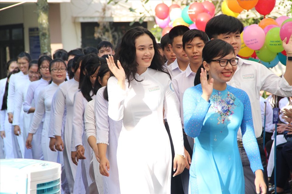 Học sinh trường THPT Trịnh Hoài Đức tại thị xã Thuận An. Học sinh trường THPT Trịnh Hoài Đức tại thị xã Thuận An.