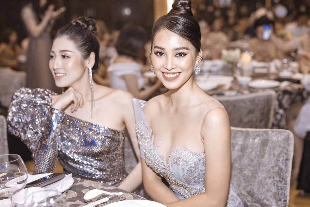 Sau đăng quang, Hoa hậu Tiểu Vy nhận được nhiều khen ngợi bởi vẻ đẹp ngày một “thăng hạng“. Cuối năm cô khá bận rộn với công việc và tham dự event trong Nam ngoài Bắc.