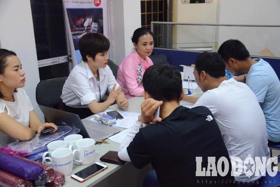 Hà Nội: Tập trung giải quyết việc làm mới cho 156 nghìn lao động Hà Nội: Tập trung giải quyết việc làm mới cho 156 nghìn lao động