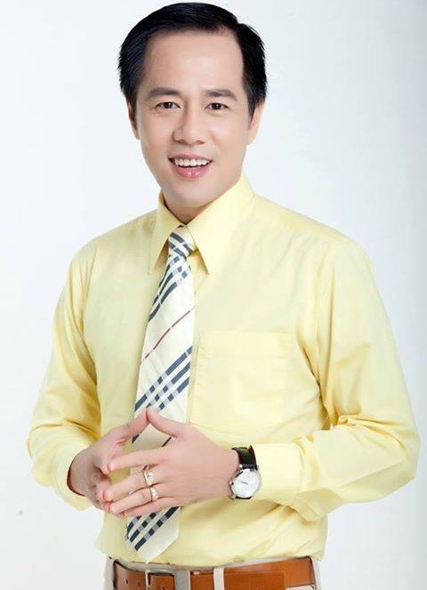 GS.TS. Huỳnh Văn Sơn khuyên cha mẹ không nên dùng điện thoại, máy tính bảng để dụ trẻ “ngoan”, để tránh bị “làm phiền”.Ảnh: H.V.S