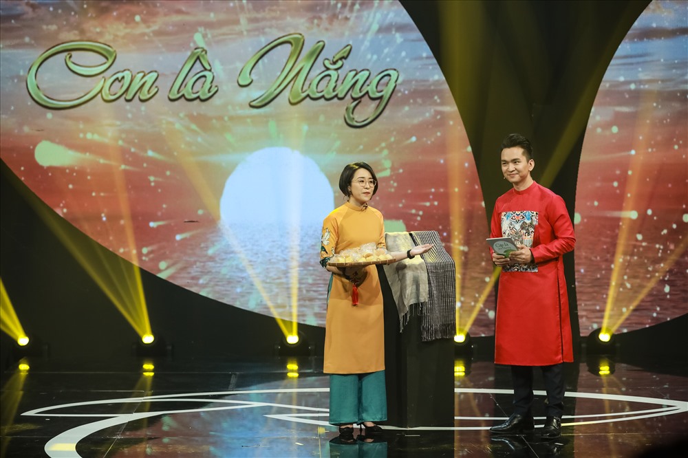 MC Hạnh Phúc gắn bó với “Cặp lá yêu thương” 4 năm và rất hạnh phúc khi vẫn được tham gia chương trình. Ảnh: NVCC.