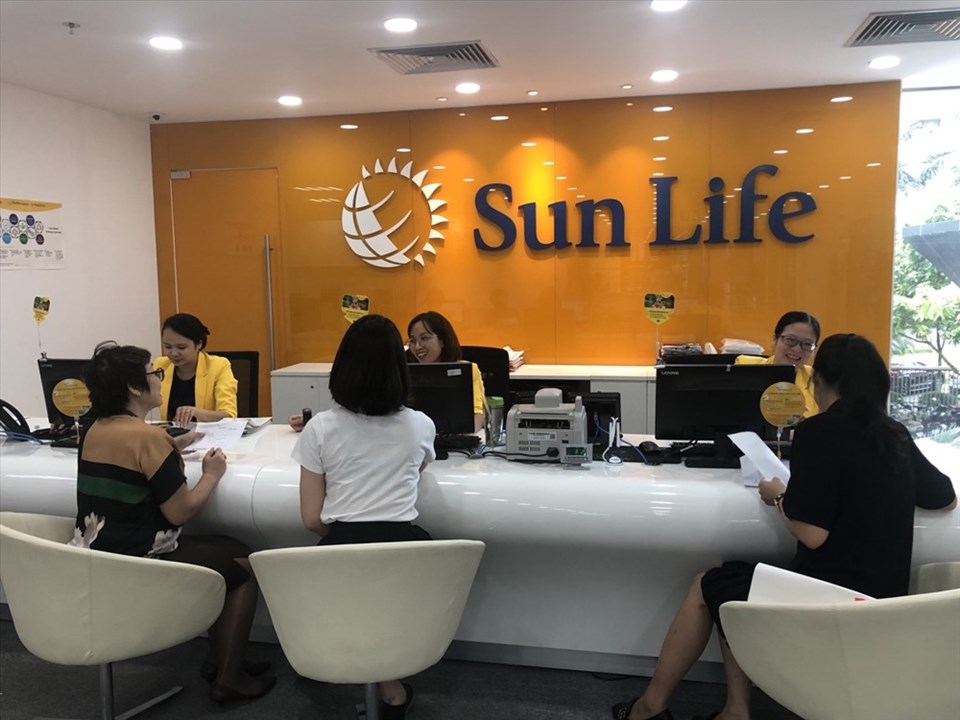 Sun Life tăng vốn điều lệ nhằm tăng cường năng lực tài chính để cung cấp các sản phẩm, dịch vụ bảo hiểm đa dạng hơn, cũng như khả năng cam kết, chi trả quyền lợi bảo hiểm cho Khách Hàng. Sun Life tăng vốn điều lệ nhằm tăng cường năng lực tài chính để cung cấp các sản phẩm, dịch vụ bảo hiểm đa dạng hơn, cũng như khả năng cam kết, chi trả quyền lợi bảo hiểm cho Khách Hàng.