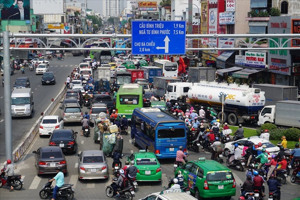 Đường Xô Viết Nghệ Tĩnh qua bến xe Miền Đông thường xuyên kẹt xe vào dịp Tết. Ảnh: M.Q Đường Xô Viết Nghệ Tĩnh qua bến xe Miền Đông thường xuyên kẹt xe vào dịp Tết. Ảnh: M.Q