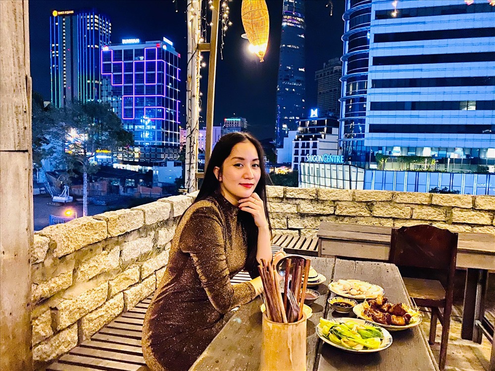 Khánh Thi cho biết, chồng là người vô tư, vì vậy, những ngày lễ kỷ niệm đều do cô một tay chuẩn bị.