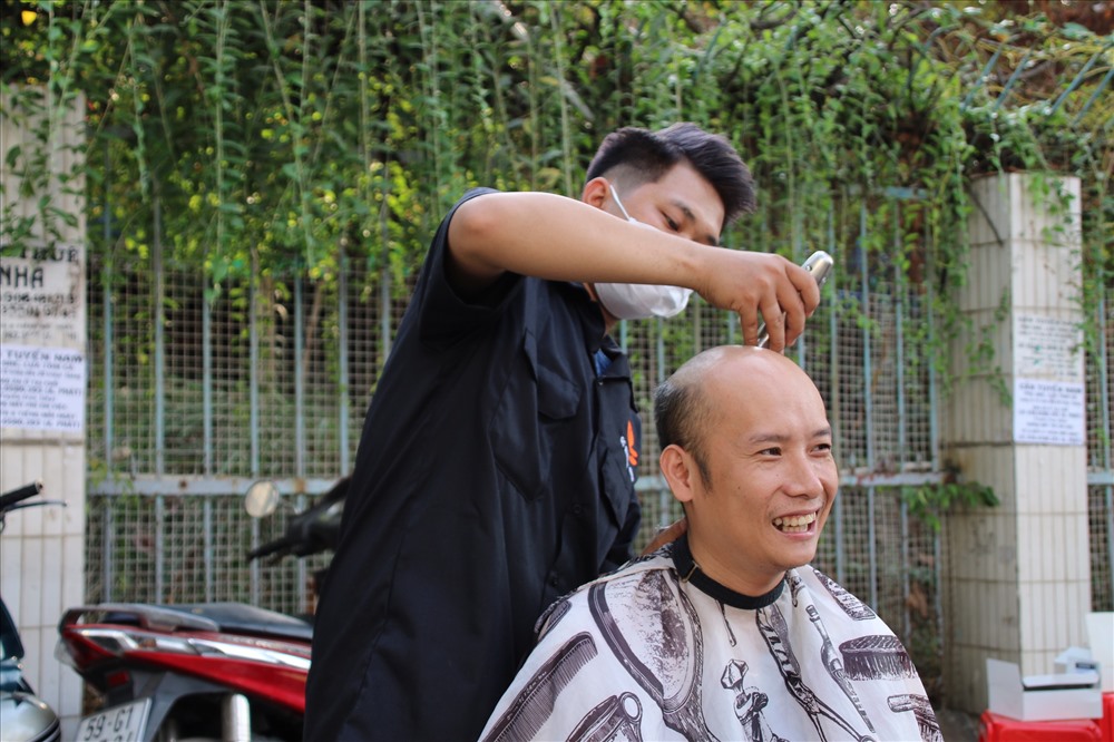 Một số vị khách tỏ ra thích thú. Ảnh TK.