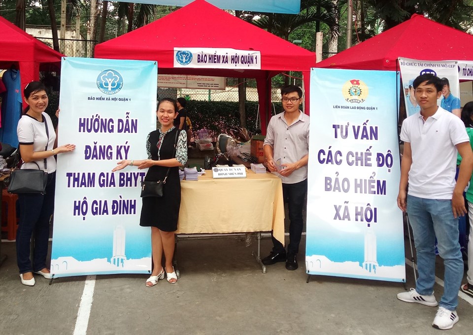 Một gian hàng tuyên truyền về BHXH tự nguyện và BHYT hộ gia đình của cơ quan BHXH TPHCM. Ảnh N.D Một gian hàng tuyên truyền về BHXH tự nguyện và BHYT hộ gia đình của cơ quan BHXH TPHCM. Ảnh N.D