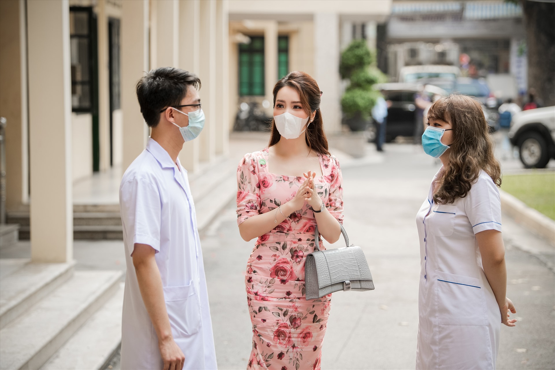 Người đẹp trao đổi