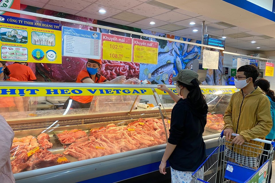 TPHCM: Siêu thị giảm giá thịt heo và nhiều mặt hàng thiết yếu TPHCM: Siêu thị giảm giá thịt heo và nhiều mặt hàng thiết yếu