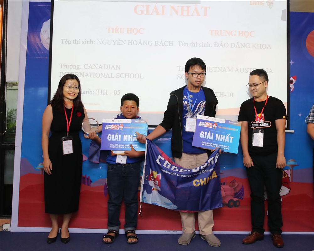 Hai học sinh đạt giải Nhất cuộc thi.