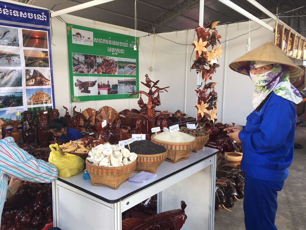 Tại Hội chợ - Triển lãm xúc tiến đầu tư được tổ chức ở Bình Phước vào tháng 12.2017. Ảnh: C.H