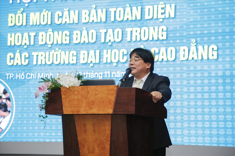 PGS.TS Đỗ Văn Dũng, Hiệu trưởng trường ĐH Sư phạm Kĩ thuật TP.HCM phát biểu tại hội thảo
