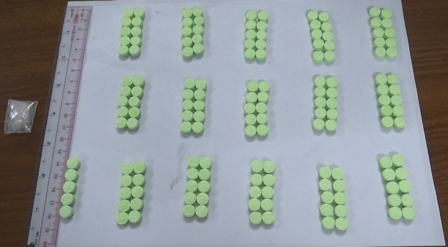 155 viên thuốc lắc, một bịch ni lông có chứa ma túy đá Thành đang trên đường vận chuyển thì bị bắt giữ.
