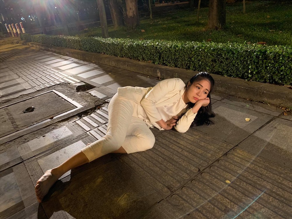 Lê Phương “lăn xả” vào vai diễn trong “Gạo nếp gạo tẻ“. Ảnh: NVCC.