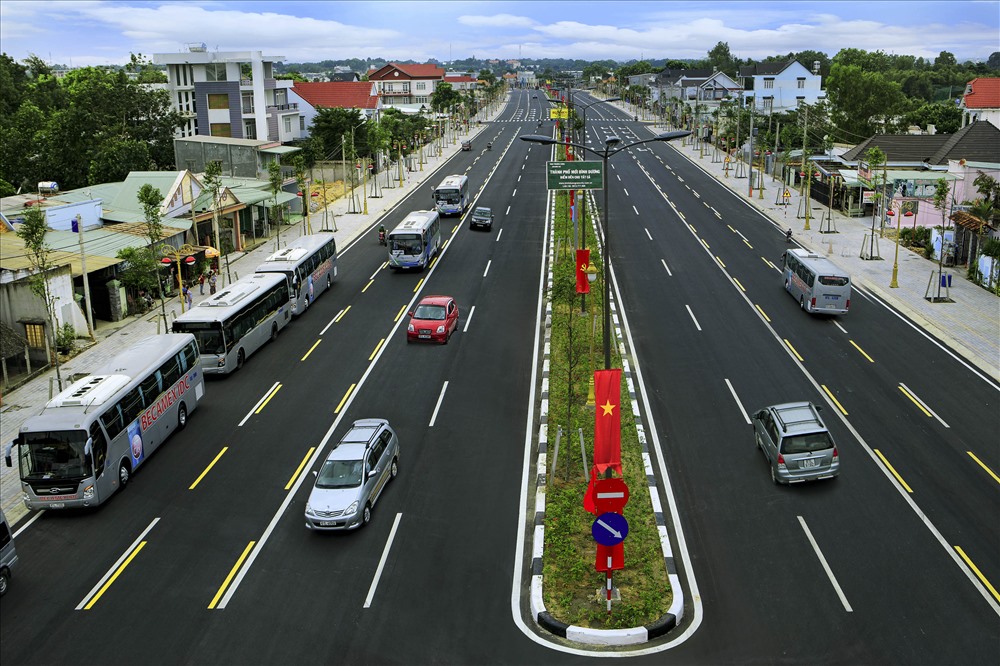 Đại lộ rất tuyệt đẹp tại TP mới Bình Dương, do Tổng Cty Becamex đầu tư xây dựng. Ảnh: N.X.T