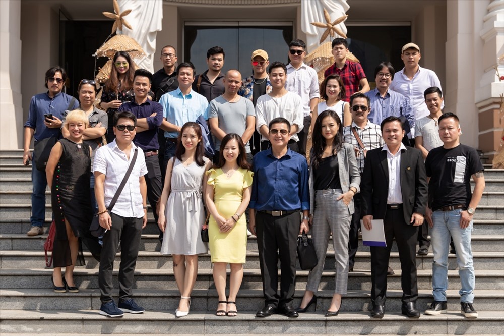 Cô cùng các nghệ sĩ của Nhà hát Tuổi trẻ hứa hẹn sẽ mang đến những tác phẩm hay dành tặng khán giả trong chuyến công diễn lần này.