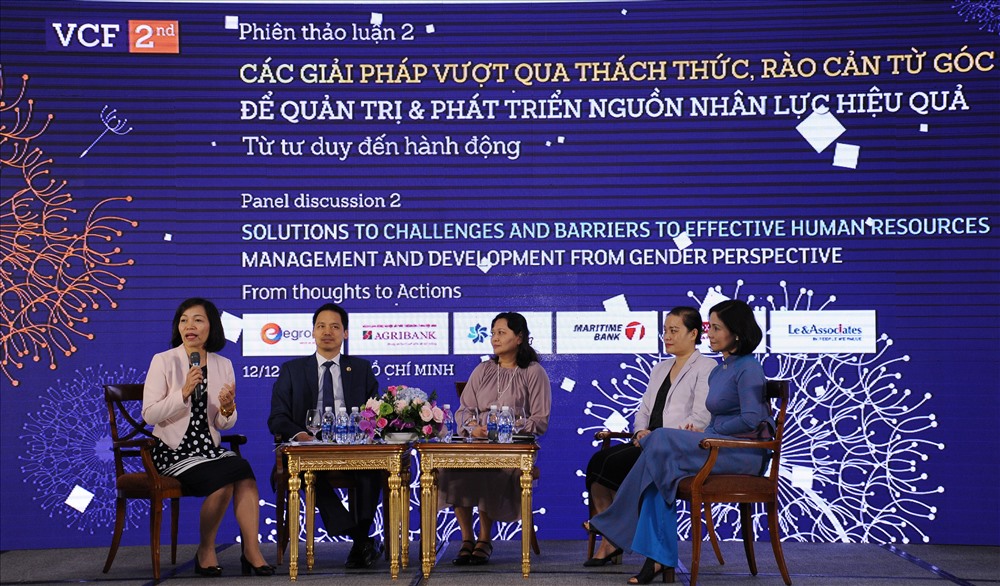 Trong một phiên thảo luận tại diễn đàn. Ảnh: N.H
