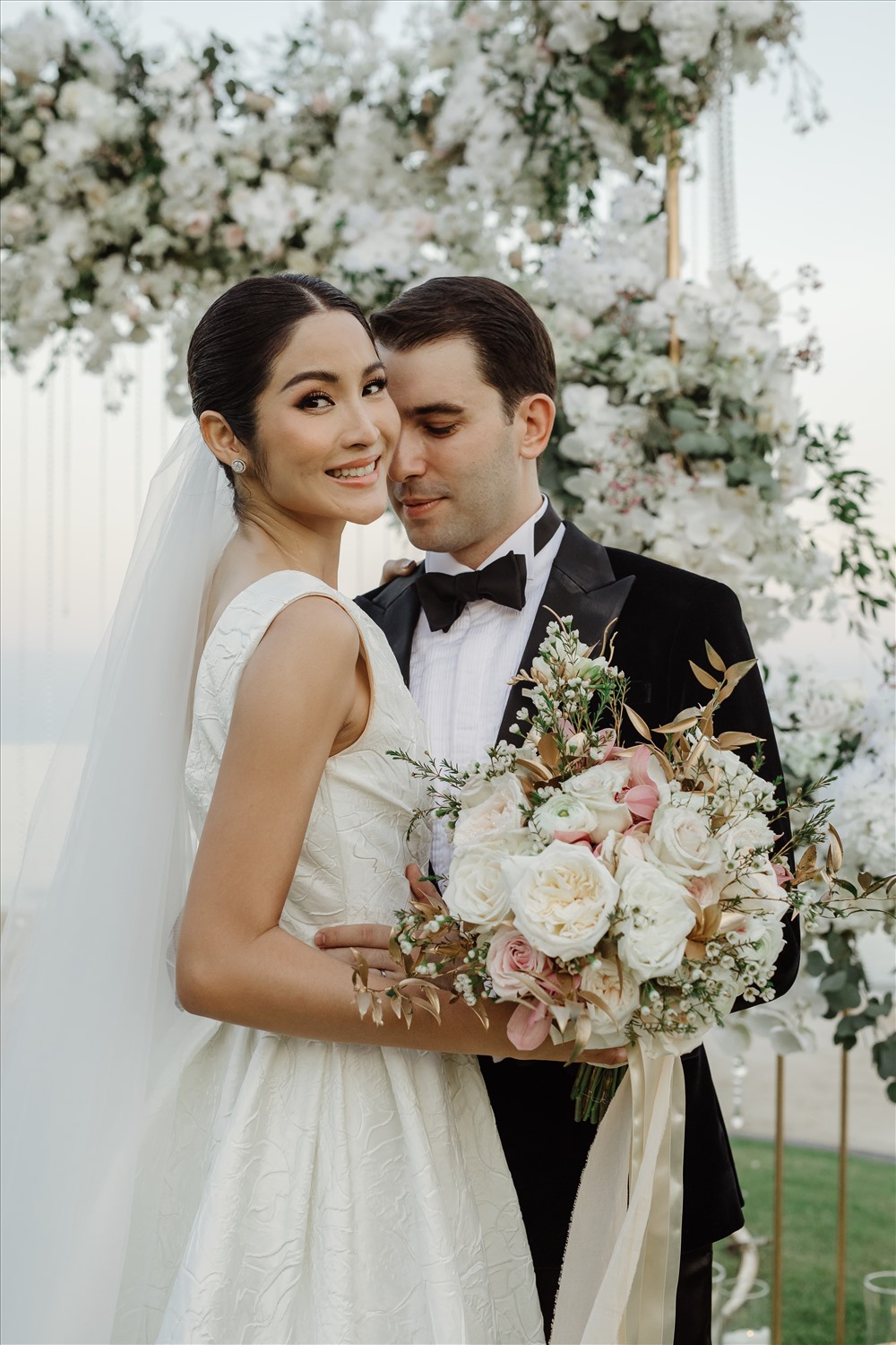Người đẹp hạnh phúc bên ông xã doanh nhân.
