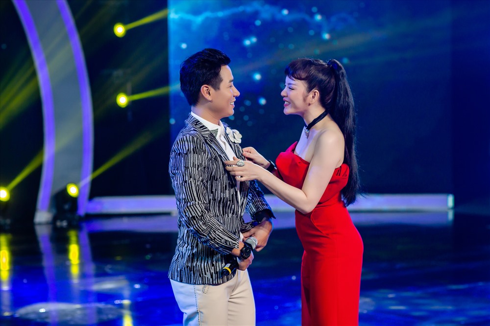 Mới đây, Nguyên Khang và Lý Nhã Kỳ cùng xuất hiện trong một show truyền hình mới dành cho các ảo thuật gia thi tài.