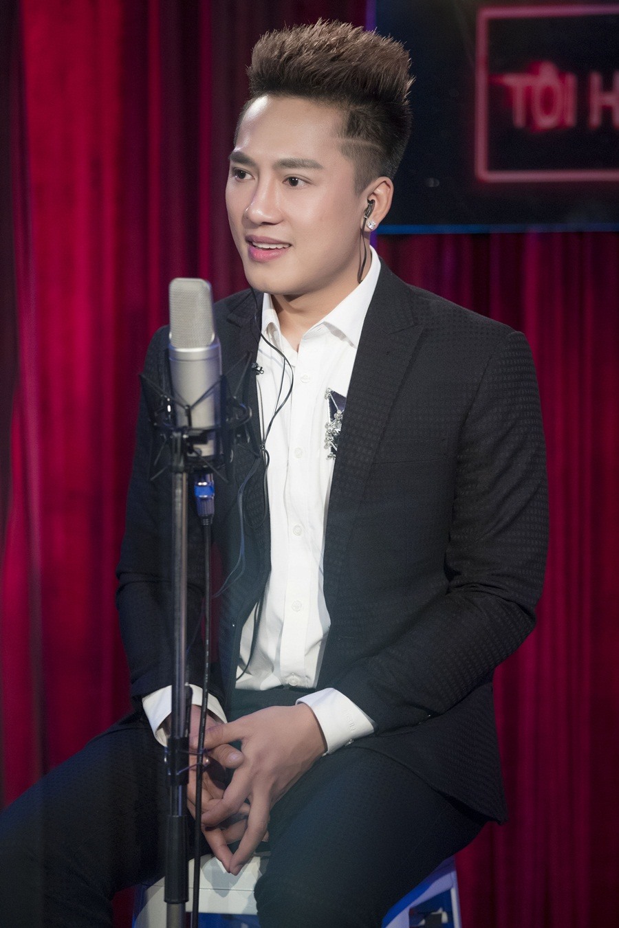Châu Khải Phong tiết lộ quá khứ hát lót.