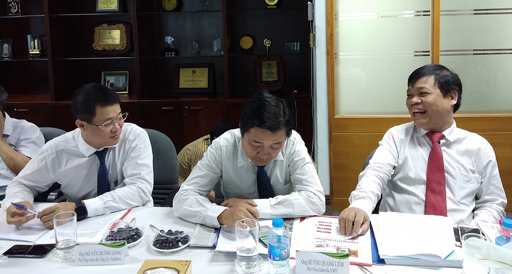 Các đại biểu tại cuộc tọa đàm.