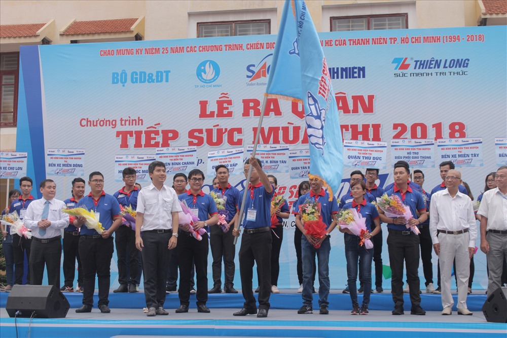 Phất cờ khởi động chương trình Tiếp sức mùa thi 2018