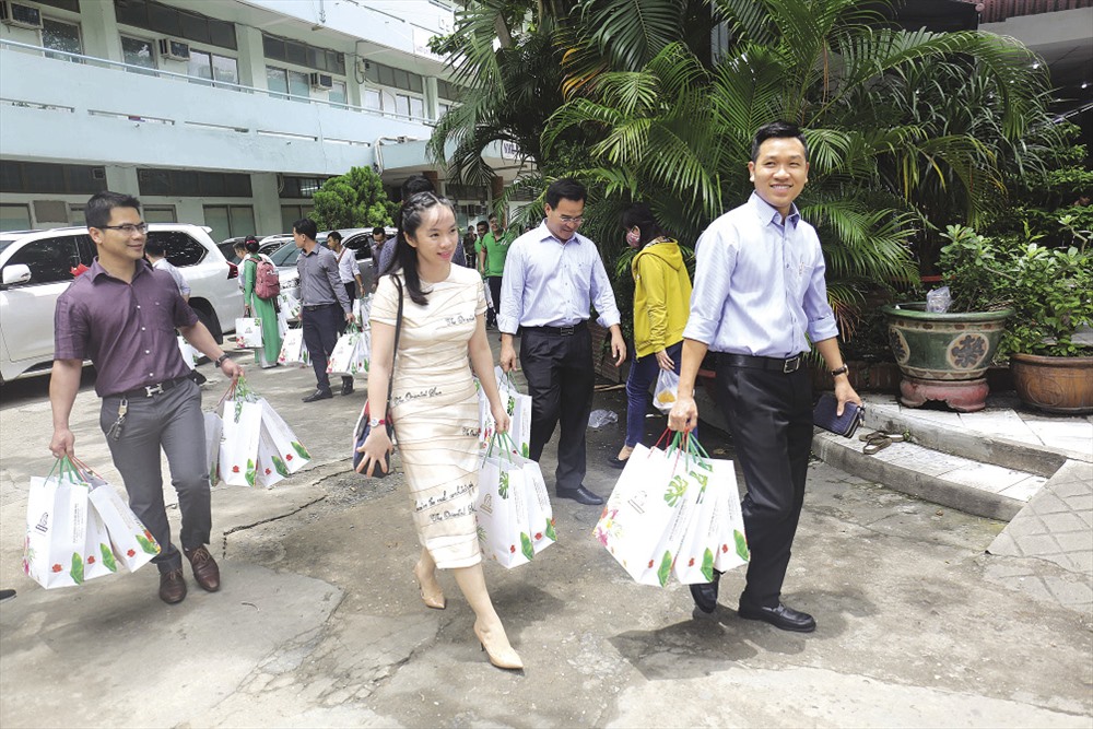Những món quà ý nghĩa được Việt Hưng Phát mang đến chia sẻ cùng 400 bệnh nhân.