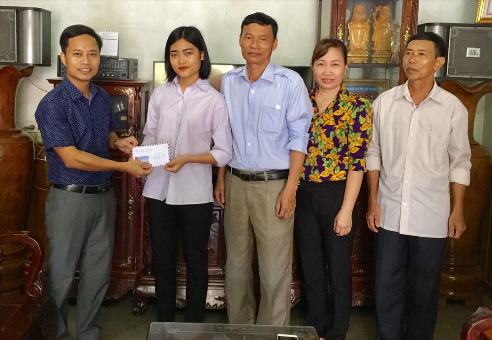 Hội khuyến học của phường Trung Lương đến chia vui cùng Anh Phương và gia đình