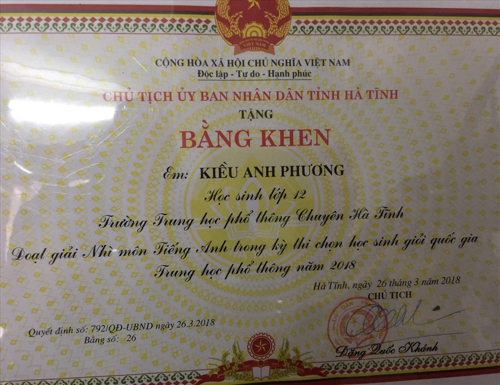 Với thành tích học tập của mình Anh Phương còn được nhận bằng khen của Chủ tịch tỉnh Hà Tĩnh